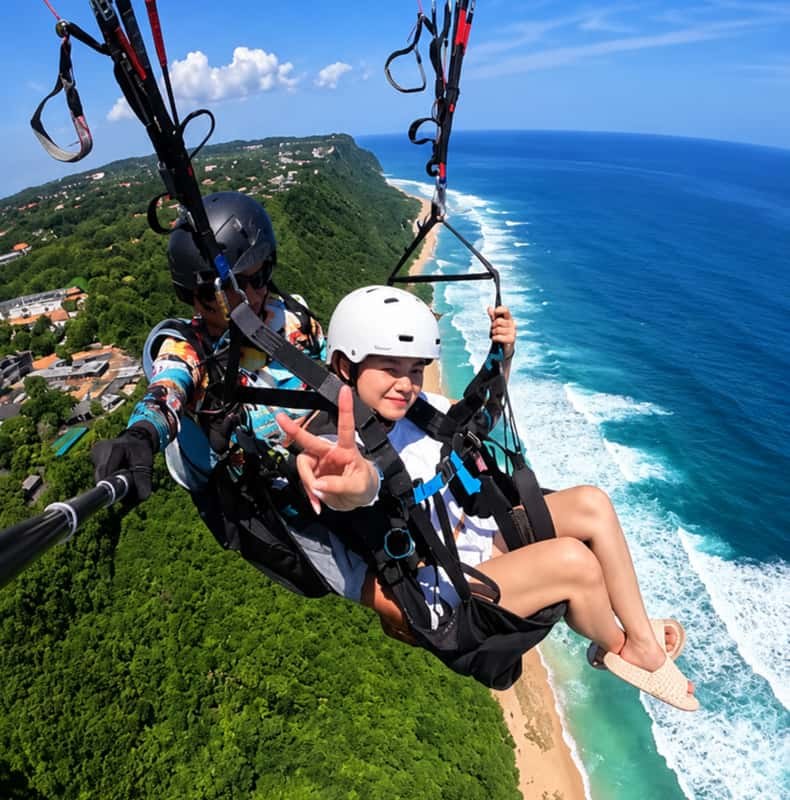 Paragliding Tandem Flight in Pandawa & Uluwatu with Pilot